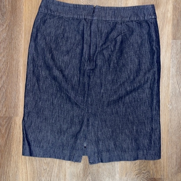 Talbots Classic Denim Chambray Zip Back Pencil Skirt size 10 - Picture 3 of 5